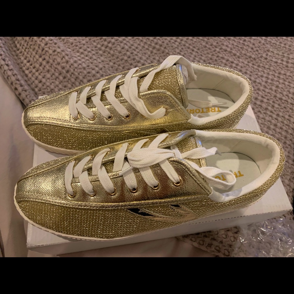 TRETORN Gold tennis shoes size women 10